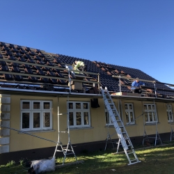 lægning af nyt tegltag